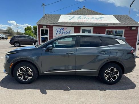 Used 2023 Kia Sportage LX AWD/4WD image 2