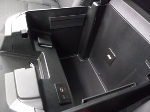 Used 2025 GMC Sierra 1500 Elevation image 23