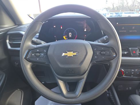 Used 2025 Chevrolet TrailBlazer LT w/ Driver Confidence Package image 17