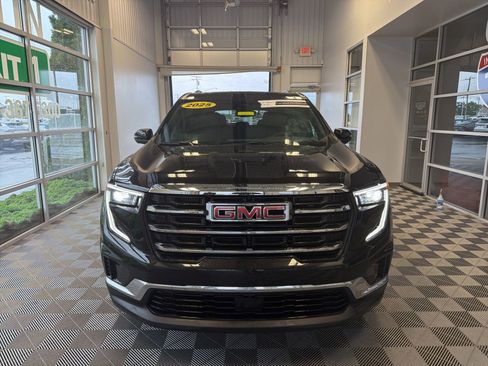 Used 2025 GMC Acadia Elevation FWD image 2