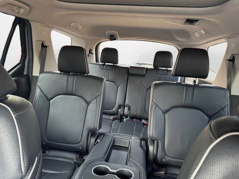 Used 2024 Honda Pilot Elite image 12