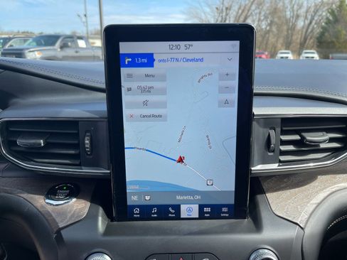 Used 2020 Ford Explorer Platinum w/ Premium Technology Package image 22