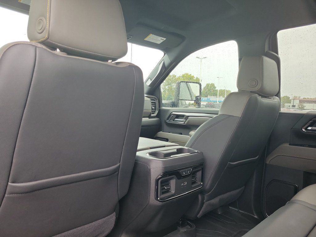Used 2024 Chevrolet Silverado 2500 ZR2 w/ Technology Package AWD/4WD image 30