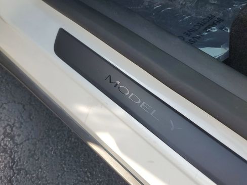 Used 2024 Tesla Model Y Long Range image 27