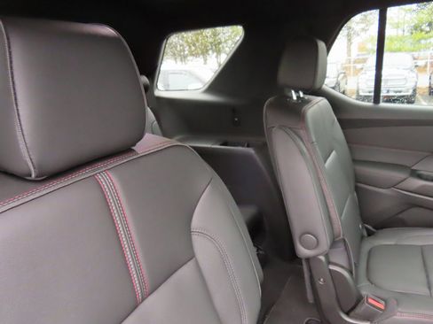 Used 2023 Chevrolet Traverse RS image 34