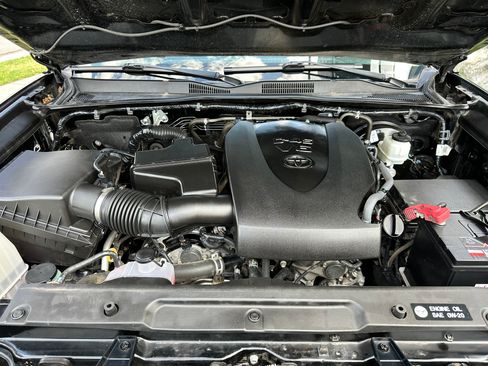 Used 2019 Toyota Tacoma Limited AWD/4WD image 15