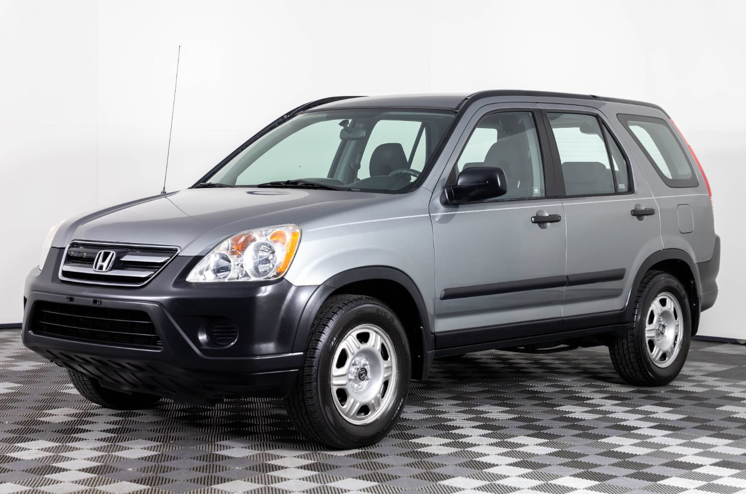 Used 2005 Honda CR-V LX image 1
