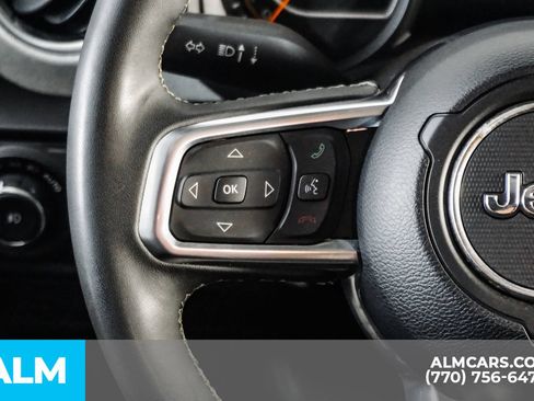 Used 2025 Jeep Wrangler Unlimited Sahara AWD/4WD image 28