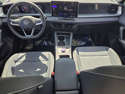Certified 2026 Volkswagen Tiguan SE w/ Panoramic Sunroof Package FWD image 13