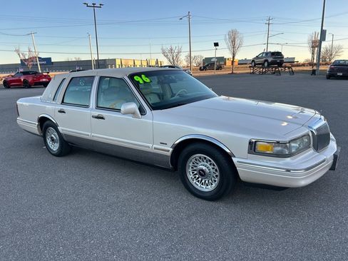 Used 1996 Lincoln Town Car Signature image 8