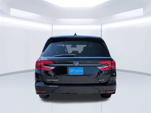 Used 2023 Honda Odyssey Elite image 5