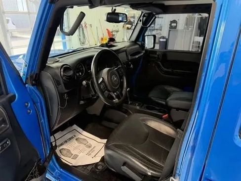 Used 2015 Jeep Wrangler Unlimited Sahara AWD/4WD image 9