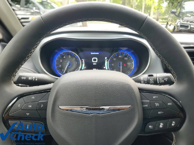 Used 2026 Chrysler Pacifica Limited w/ S Appearance Package FWD image 23