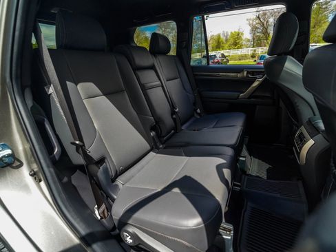 Used 2021 Lexus GX 460 Premium w/ Premium Package AWD/4WD image 30