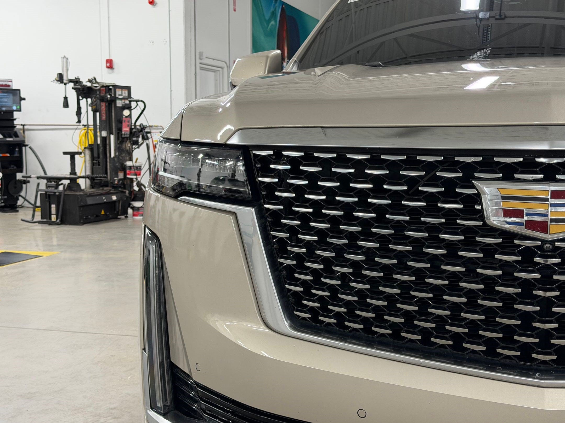 Used 2021 Cadillac Escalade ESV Premium Luxury w/ Driver Assist Tech Package AWD/4WD image 11
