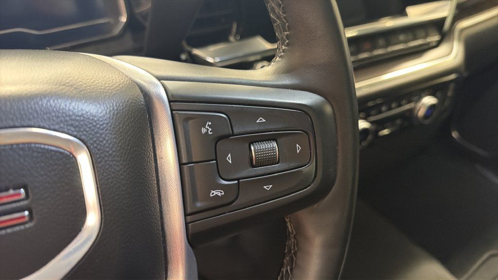 Used 2025 GMC Sierra 1500 SLT AWD/4WD image 18