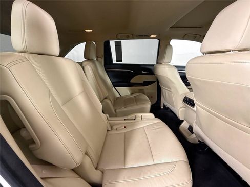 Used 2016 Toyota Highlander Limited FWD image 42