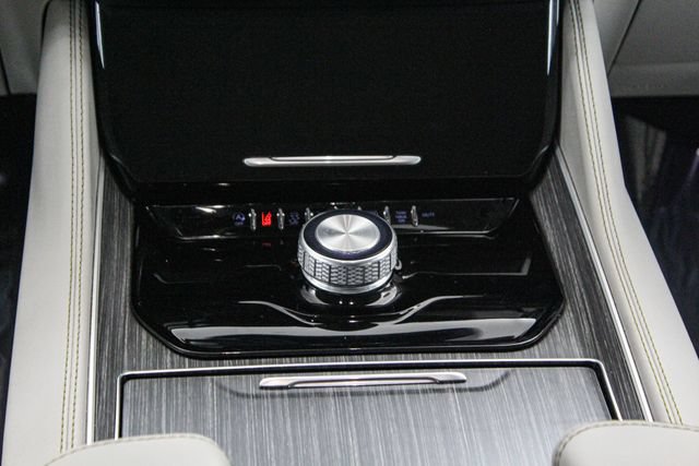 Used 2024 Jeep Wagoneer L Series II RWD image 26