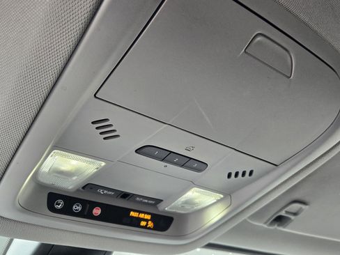 Used 2021 GMC Acadia SLT image 27