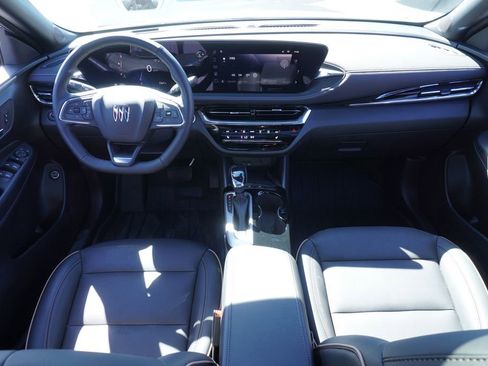 Certified 2025 Buick Envista Avenir image 11