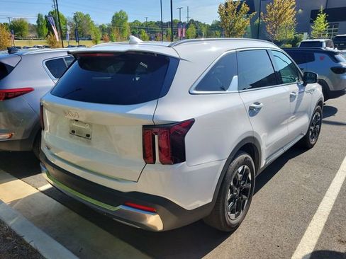 Certified 2025 Kia Sorento S w/ Panoramic Sunroof Package image 4