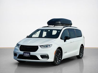 New 2025 Chrysler Pacifica Select w/ Fav Edition Package