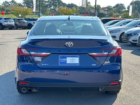 Used 2025 Toyota Camry SE FWD image 4