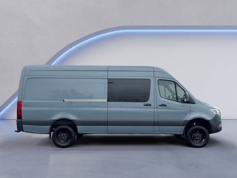 Used 2024 Mercedes-Benz Sprinter 2500 image 6