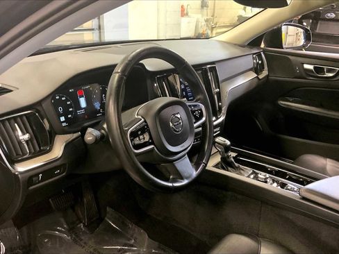 Used 2021 Volvo V60 T5 Cross Country image 17