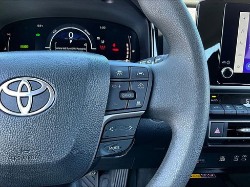 Used 2025 Toyota Camry LE AWD/4WD image 13