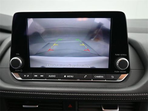 Used 2025 Nissan Rogue SV image 14