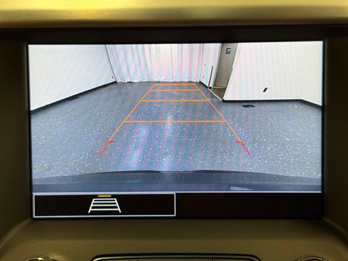 Used 2021 GMC Acadia SLE w/ Driver Convenience Package FWD image 16