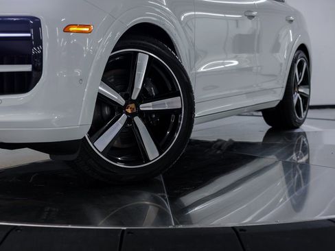 New 2026 Porsche Cayenne S image 12