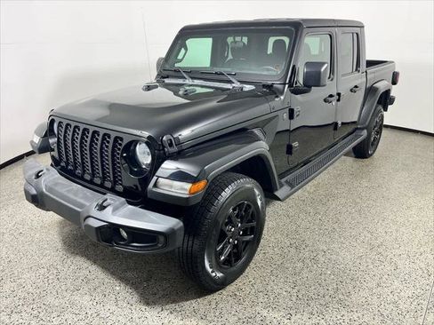 Certified 2022 Jeep Gladiator Sport AWD/4WD image 1