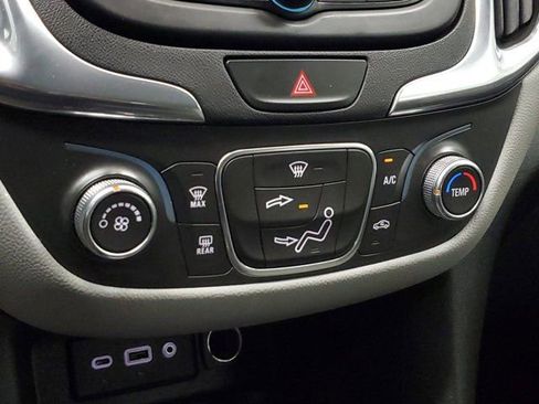 Used 2021 Chevrolet Equinox LS image 28