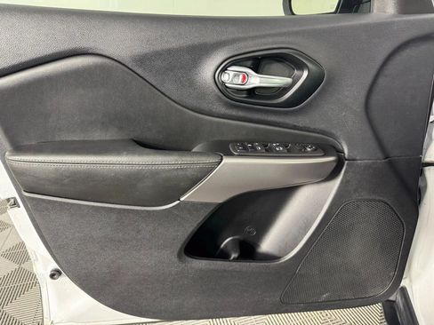 Used 2022 Jeep Cherokee Latitude Lux FWD image 40