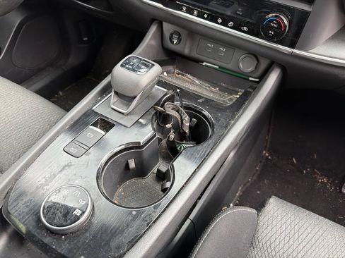 Used 2024 Nissan Rogue SV AWD/4WD image 12