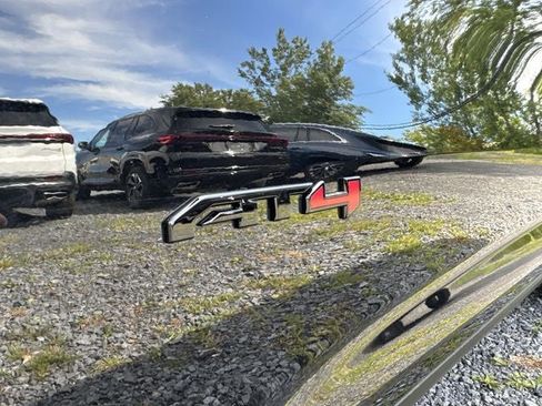 New 2026 GMC Acadia AT4 w/ LPO, Floor Liner Package image 32