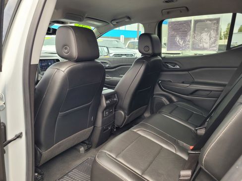Used 2023 GMC Acadia SLT FWD image 14