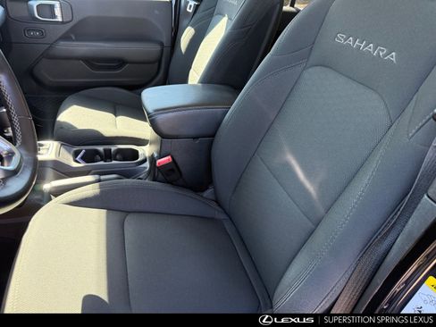 Used 2019 Jeep Wrangler Unlimited Sahara w/ Safety Group image 9