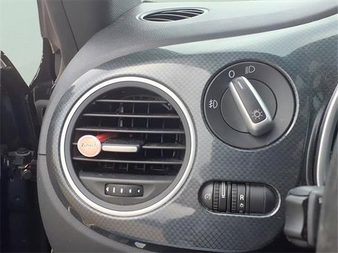 Used 2013 Volkswagen Beetle 2.0T image 17