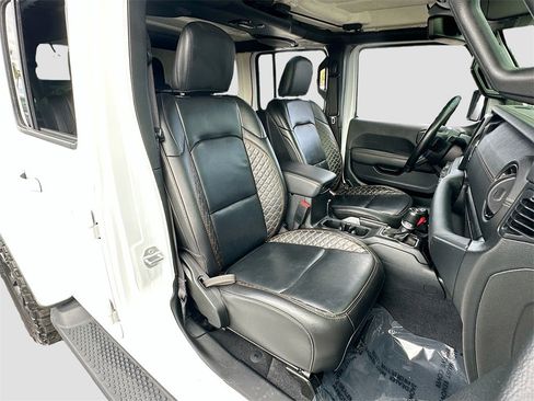 Used 2021 Jeep Wrangler Unlimited Sahara image 28