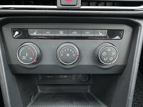 Used 2022 Volkswagen Taos SE image 25