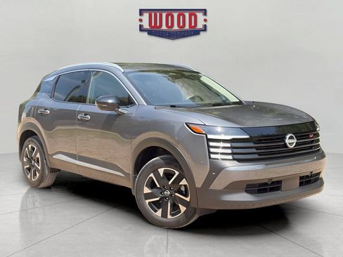 Used 2026 Nissan Kicks SR AWD/4WD image 1