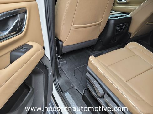 Used 2024 Chevrolet Suburban Premier RWD image 14
