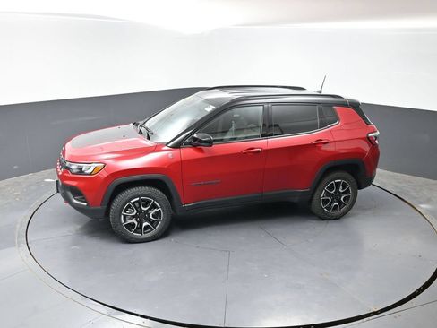 Used 2025 Jeep Compass Trailhawk AWD/4WD image 46