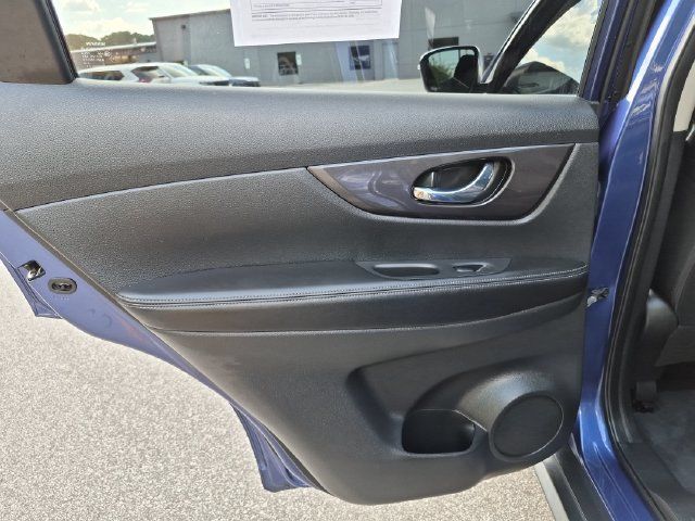Used 2020 Nissan Rogue SV w/ Premium Package FWD image 22