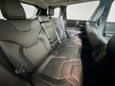 Used 2019 Jeep Cherokee Limited image 29