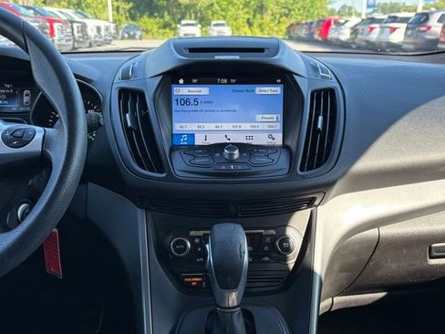 Used 2016 Ford Escape SE w/ Equipment Group 201A FWD image 17