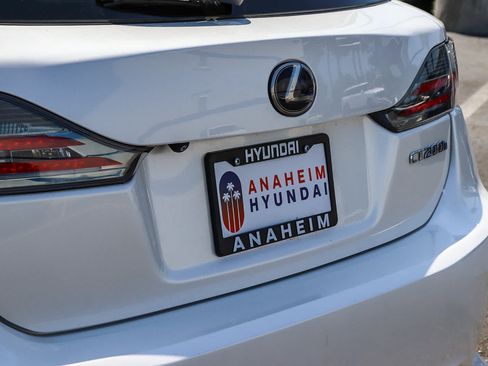 Used 2017 Lexus CT 200h FWD image 12